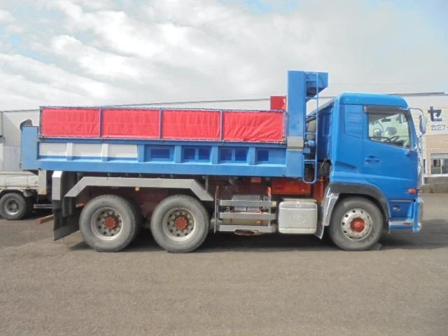UD Trucks QUON 12