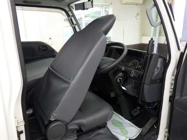 Isuzu ELF 13