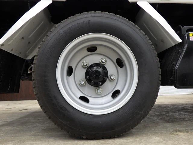 Isuzu ELF 47