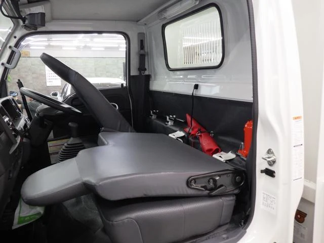 Isuzu ELF 16