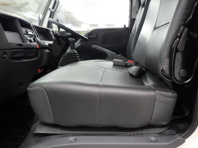 Isuzu ELF 26