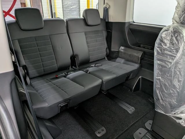 Mitsubishi DELICA 28