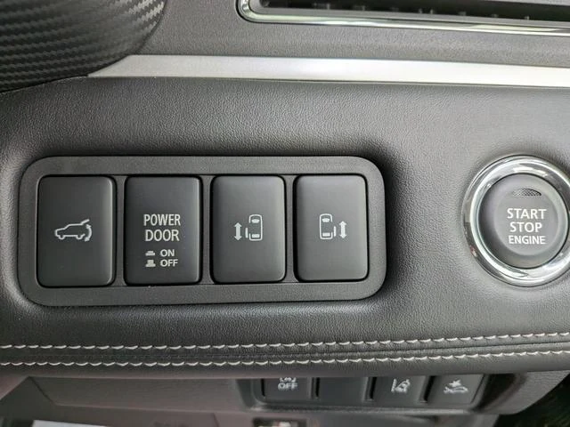 Mitsubishi DELICA 7