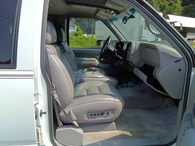 GMC YUKON 27