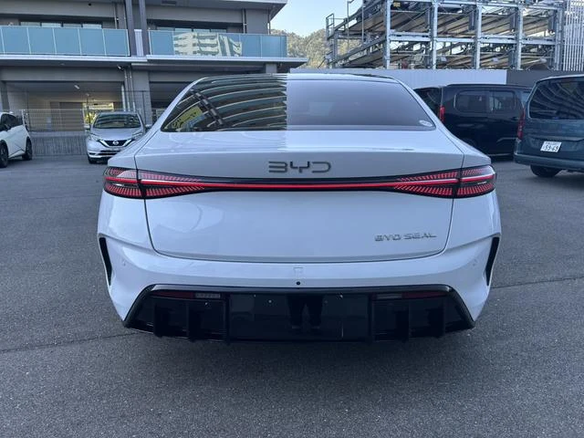BYD SEAL 6