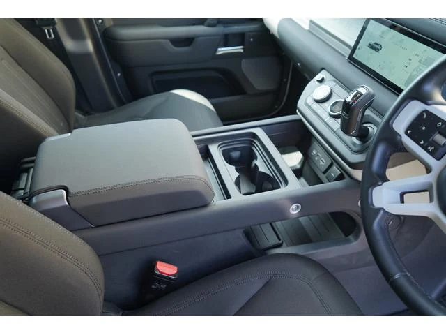 Land Rover DEFENDER 110 54