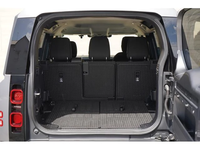 Land Rover DEFENDER 110 33