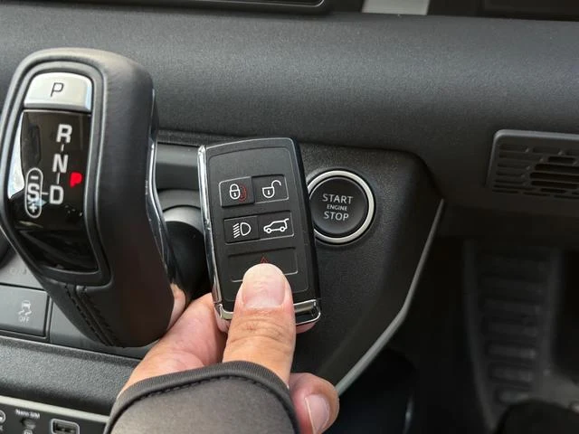 Land Rover DEFENDER 110 19
