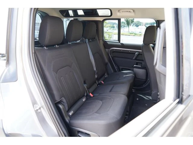 Land Rover DEFENDER 110 9
