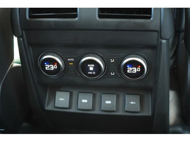 Land Rover DEFENDER 110 41