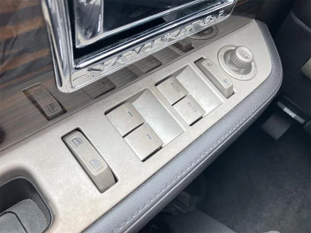 Lincoln NAVIGATOR 61