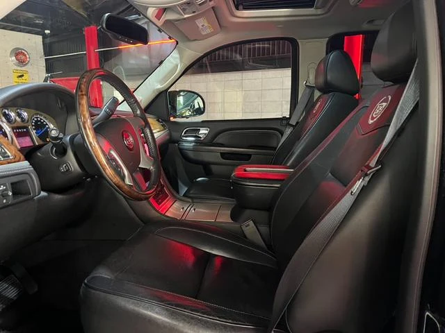 Cadillac ESCALADE 8