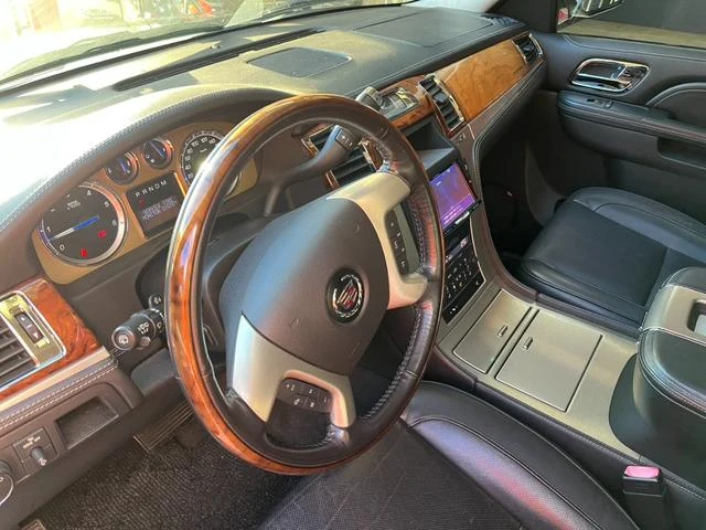 Cadillac ESCALADE 44