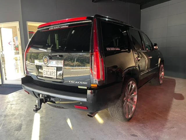 Cadillac ESCALADE 2