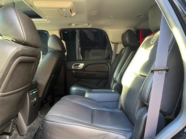Cadillac ESCALADE 17