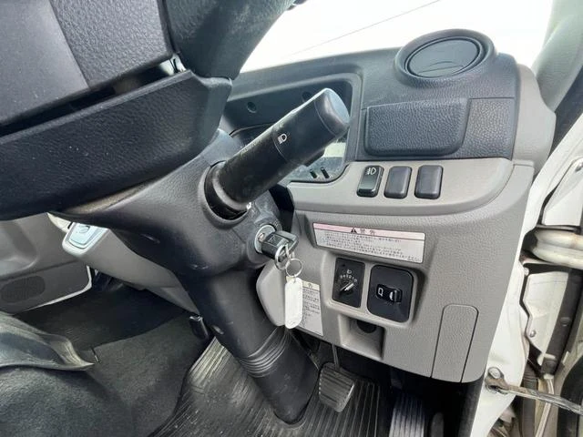 Mitsubishi Fuso CANTER 12