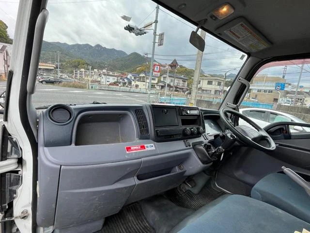 Mitsubishi Fuso CANTER 17