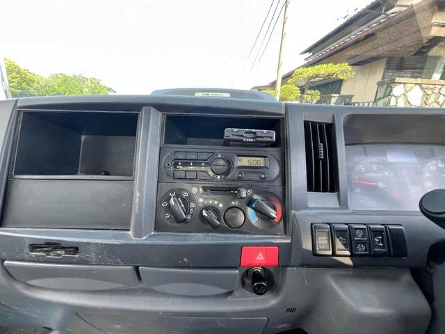 Isuzu ELF 17
