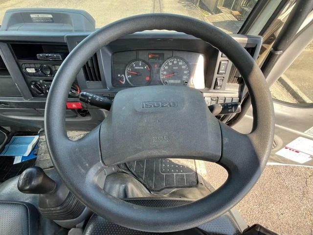 Isuzu ELF 26