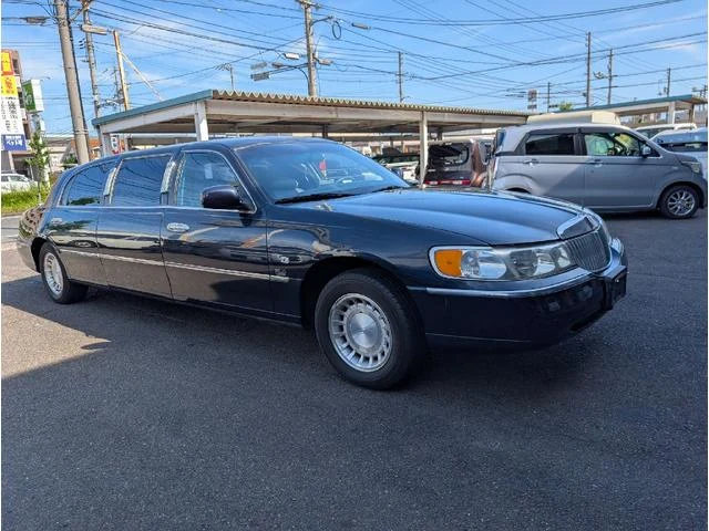 Lincoln TOWNCAR 16