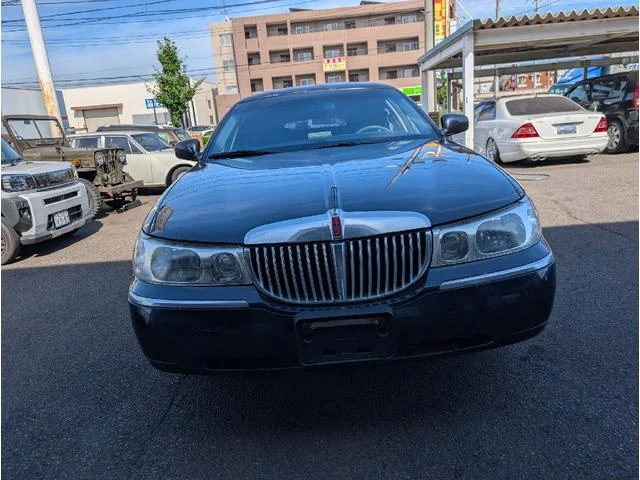 Lincoln TOWNCAR 13