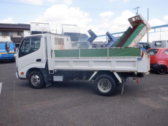 Hino DUTRO 5