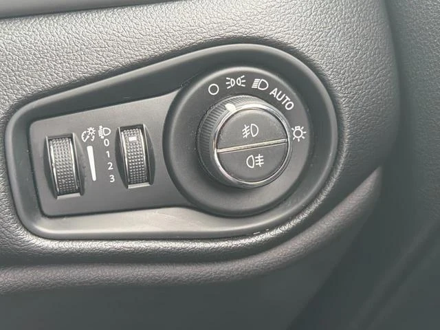 Chrysler JEEP 33
