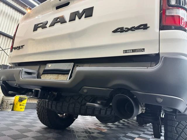 Dodge RAM 18