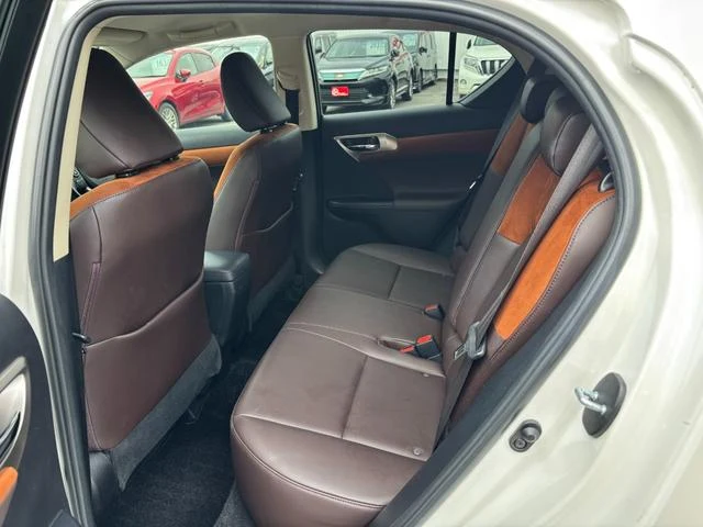 Lexus CT 38