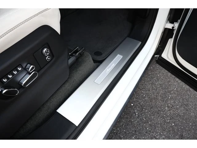 Bentley BENTAYGA 47