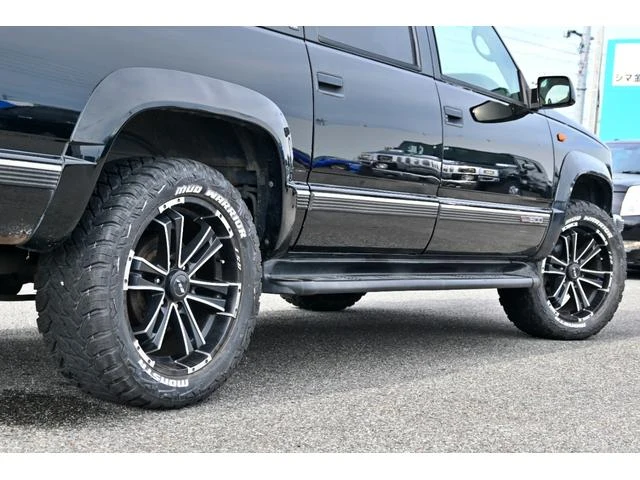 GMC SUBURBAN 8