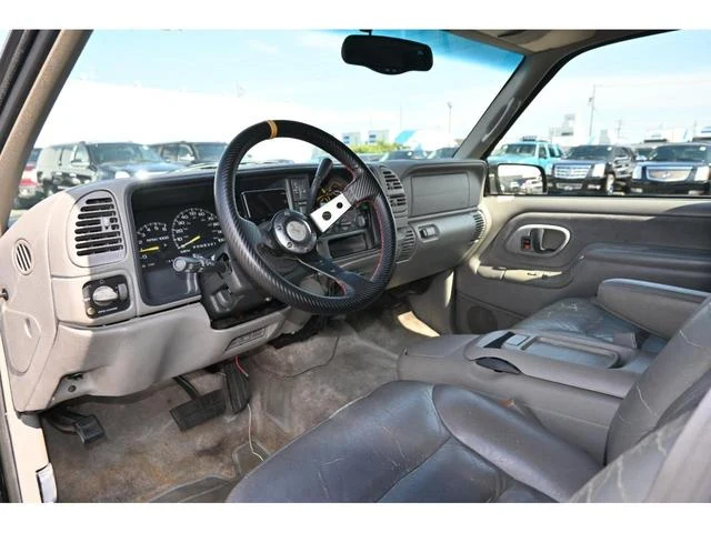GMC SUBURBAN 11