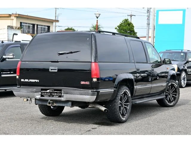GMC SUBURBAN 6