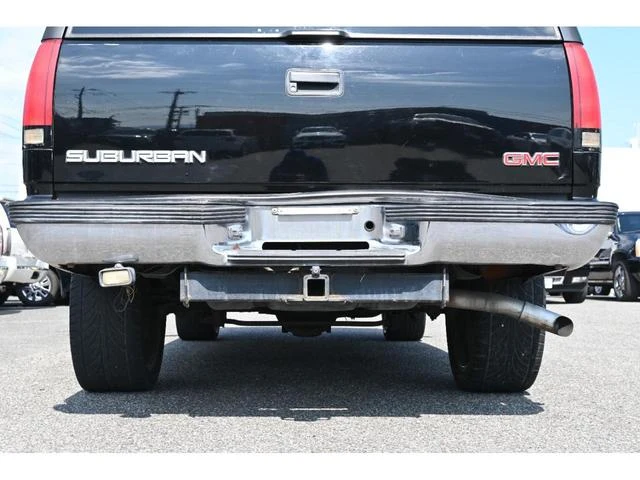 GMC SUBURBAN 16