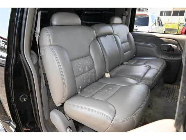 GMC SUBURBAN 17