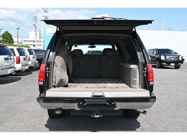 GMC SUBURBAN 13