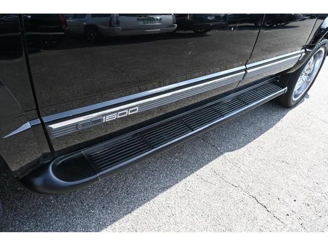 GMC SUBURBAN 20