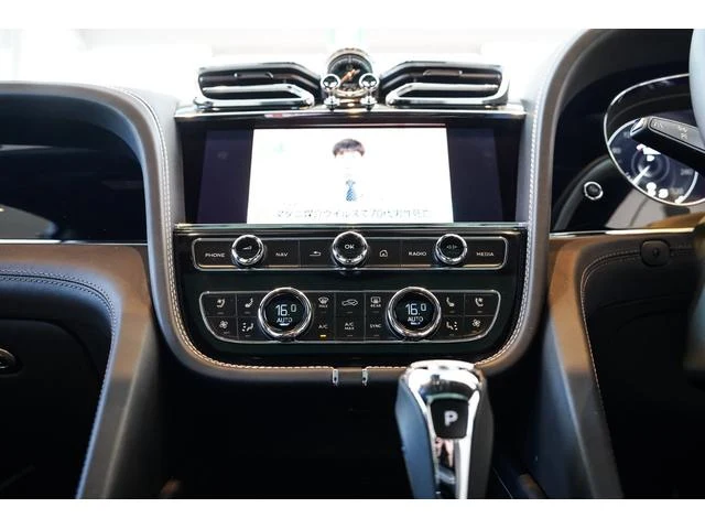 Bentley BENTAYGA 41