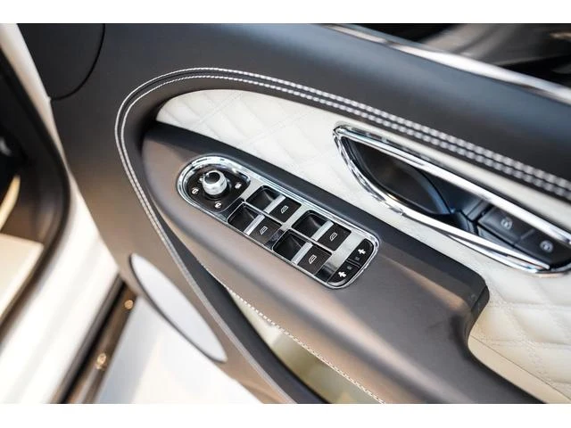 Bentley BENTAYGA 23