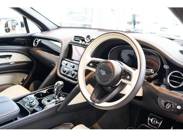 Bentley BENTAYGA 3