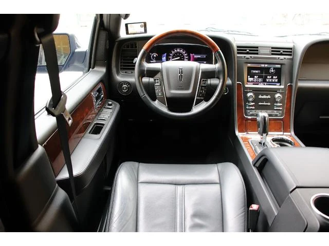 Lincoln NAVIGATOR 34