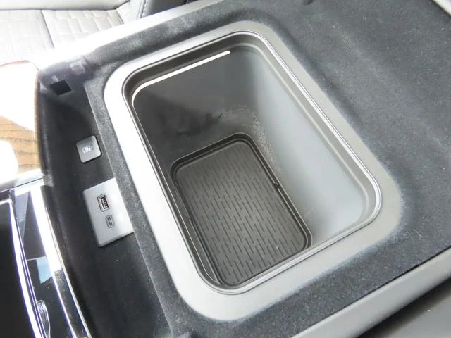 Cadillac ESCALADE 46