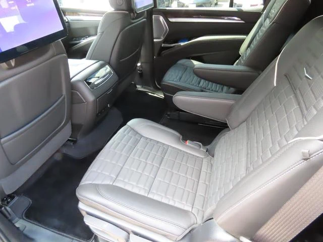 Cadillac ESCALADE 23