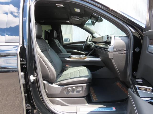 Cadillac ESCALADE 22