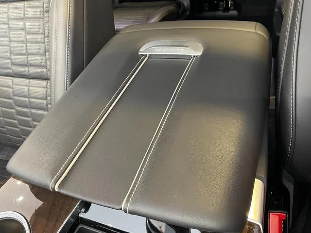 Cadillac ESCALADE 52