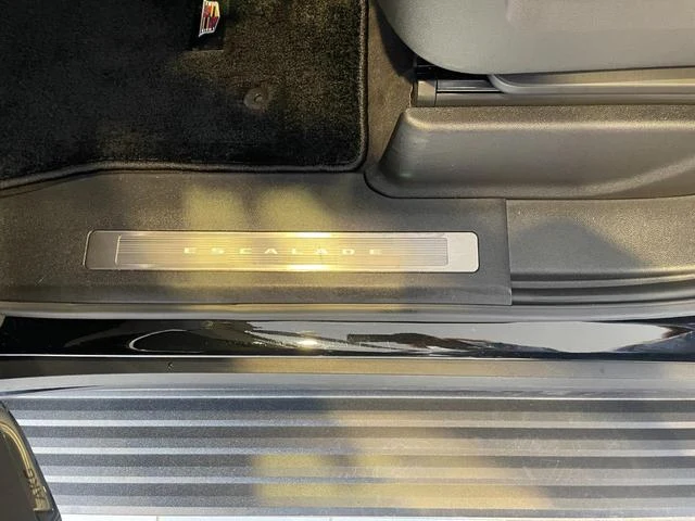 Cadillac ESCALADE 56