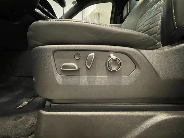 Cadillac ESCALADE 23