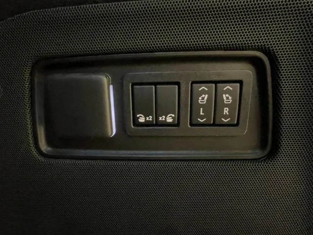 Cadillac ESCALADE 29
