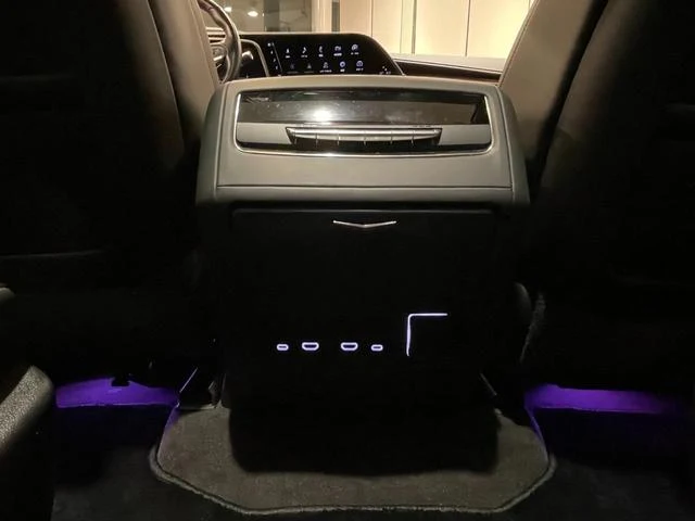 Cadillac ESCALADE 33