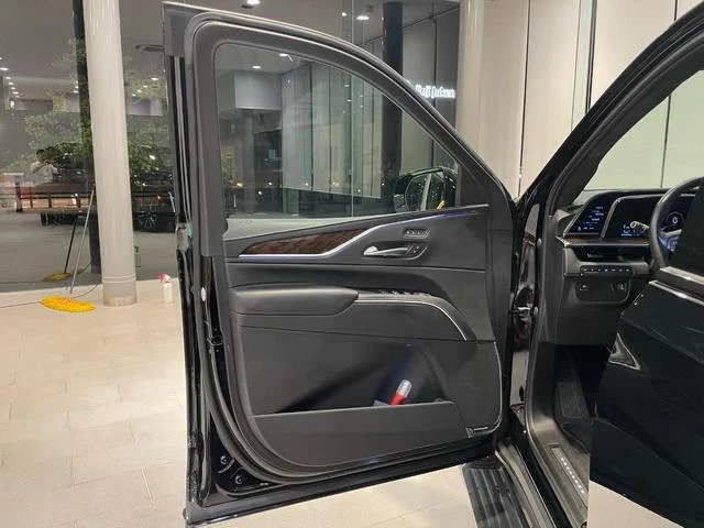 Cadillac ESCALADE 16